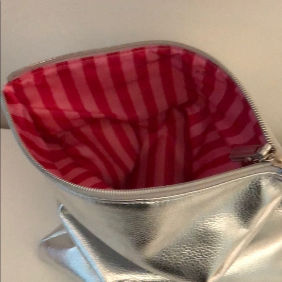 NWT VICTORIA’S SECRET SILVER CLUTCH BAG - Picture 5 of 5
